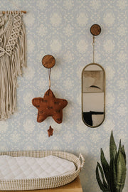 Ornate Bloom Damask – Classic Wallpaper in Soft Neutrals