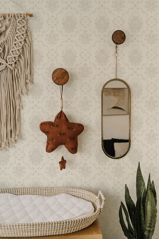 Ornate Bloom Damask – Classic Wallpaper in Soft Neutrals