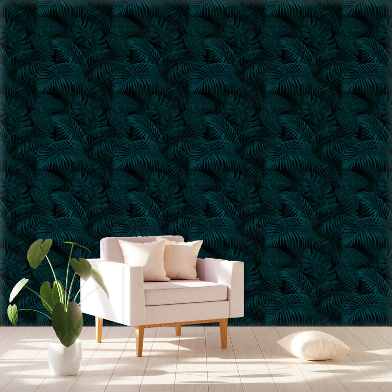 Midnight Tropics – Botanical Wallpaper in Dark Tones