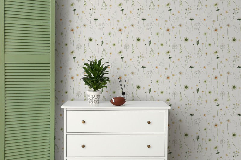 Wildflower Meadow Scatter Wallpaper – Soft Botanical Pattern