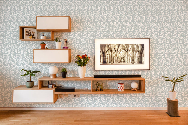 Classic Scroll Damask Wallpaper – Soft Traditional Pattern