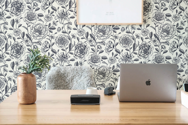 Noir Bloom – Floral Wallpaper in Black